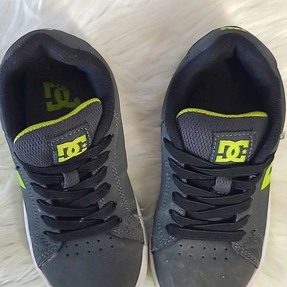 DC Shoe Company Skateboarding Gray  Leather Gaveler Sneakers Shoes Youth Size 12 - Picture 11 of 17